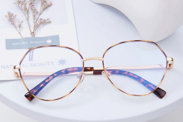 Geometric glasses