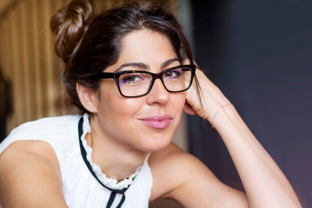 women-wear-black-glasses women-wear-black-glasses