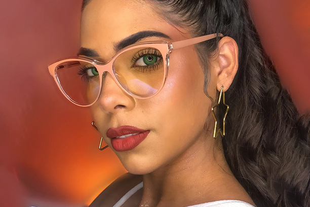 young-woman-wearing-black-eye-eyeglasses young-woman-wearing-black-eye-eyeglasses