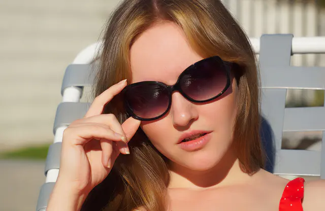 how-to-wear-sunglasses-with-glasses-stylish-and-smart-solutions