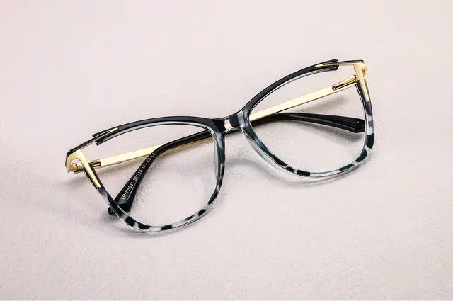 By selling directly to our customers and cutting out the middlemen,we’re able to offer high-quality eyewear at fair prices.