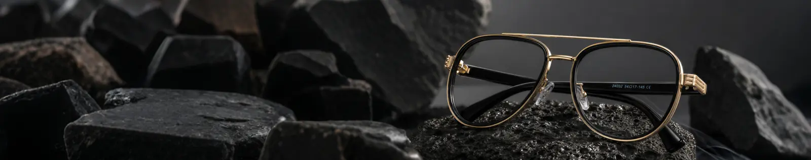 Classic Aviator Glasses with Timeless Appeal for Men and Women