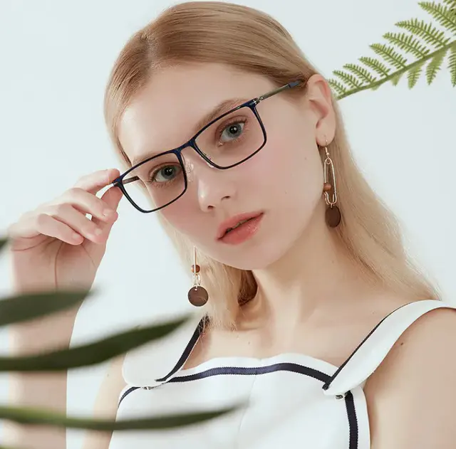 how-to-buy-the-best-glasses-for-oval-face-shape-in-2025-