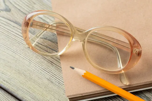 plastic-frame-glasses-explained-are-they-good-