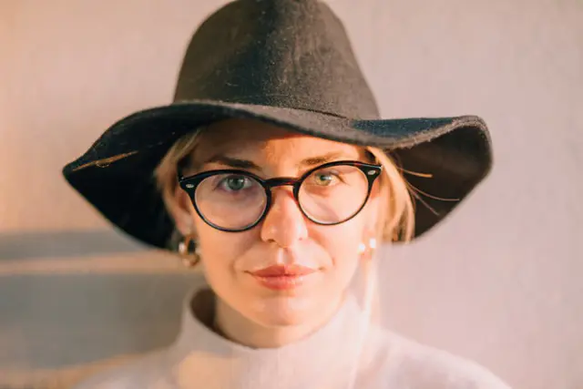 black-frame-glasses-how-to-elevate-your-look-and-style
